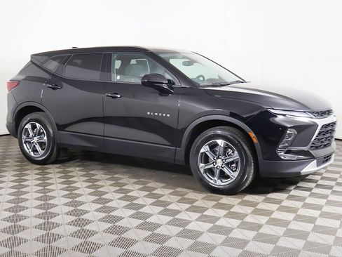 Used 2025 Chevrolet Blazer LT FWD image 12