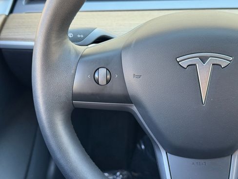 Used 2021 Tesla Model 3 Standard Range Plus RWD image 19