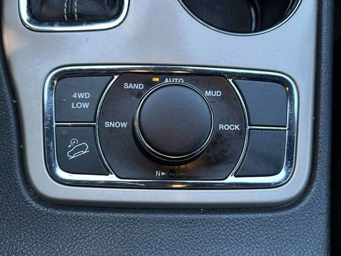 Used 2017 Jeep Grand Cherokee Limited w/ Luxury Group II image 31