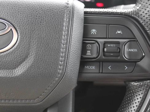 Used 2025 Toyota Tacoma SR5 AWD/4WD image 15