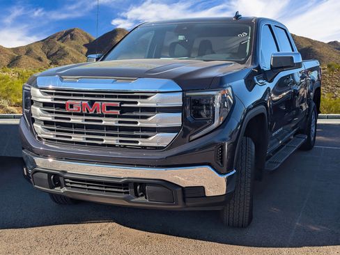 Used 2025 GMC Sierra 1500 SLE image 2