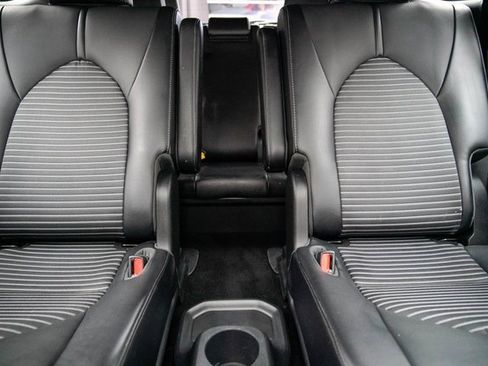 Used 2021 Toyota Highlander XSE image 18