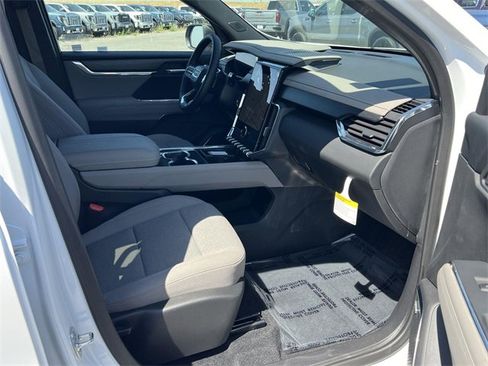 New 2025 GMC Acadia Elevation image 28