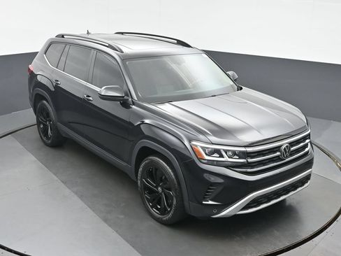 Used 2023 Volkswagen Atlas SE w/ Panoramic Sunroof Package FWD image 34