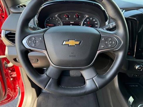 Used 2023 Chevrolet Traverse LT FWD image 17