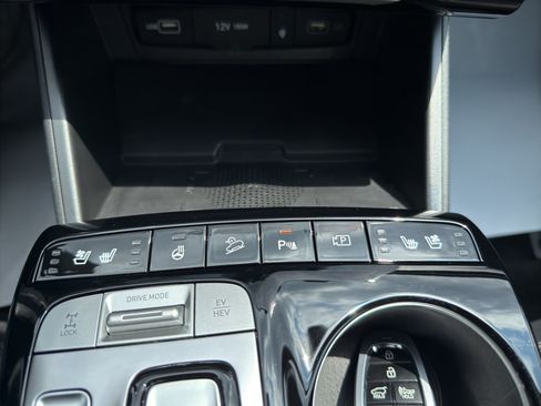 Certified 2023 Hyundai Tucson Limited AWD/4WD image 22