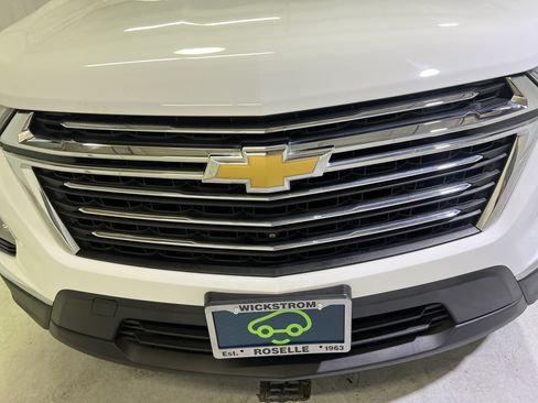 Used 2023 Chevrolet Traverse LT w/ LT Premium Package AWD/4WD image 4