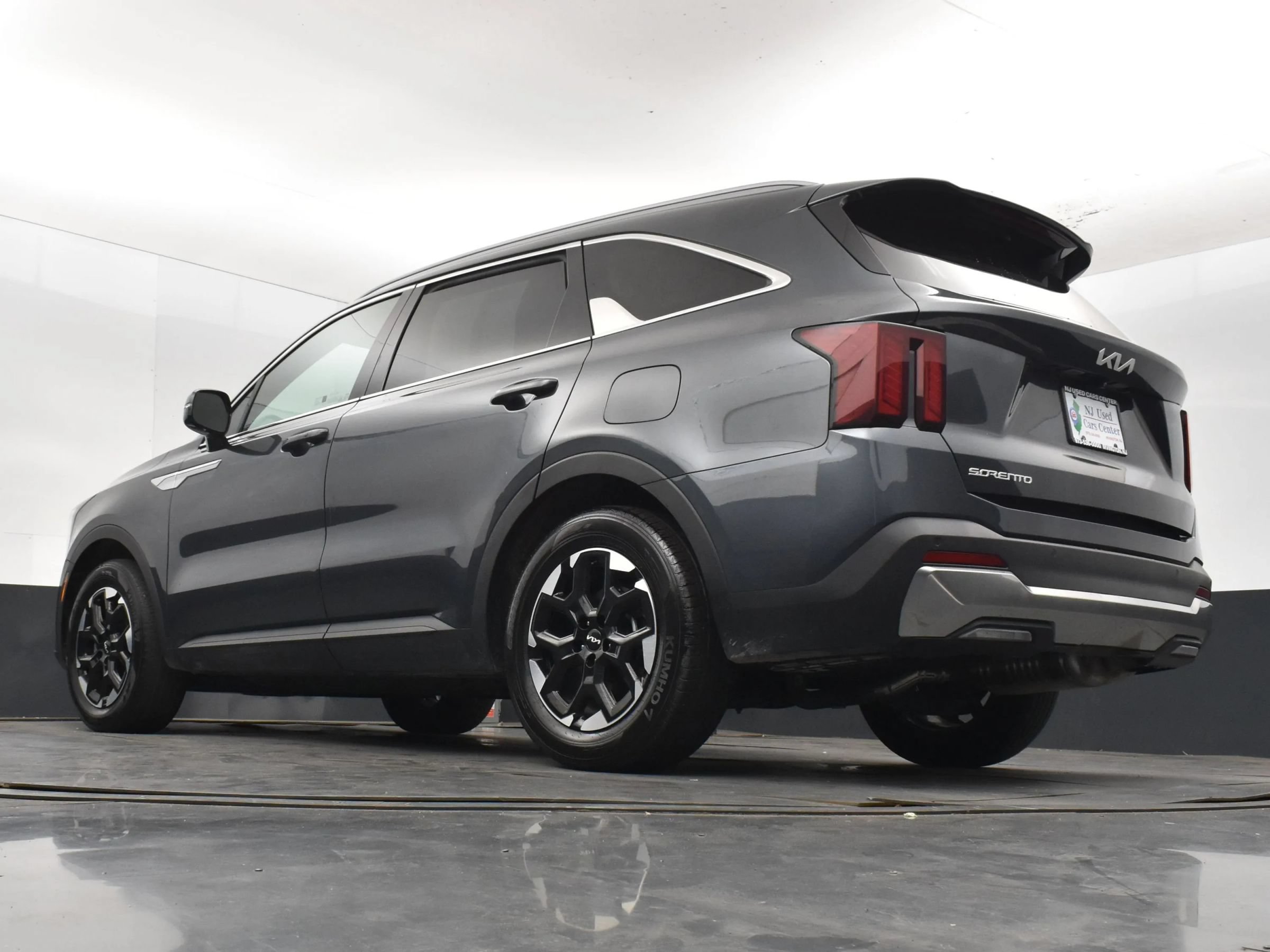 Used 2024 Kia Sorento S FWD image 9