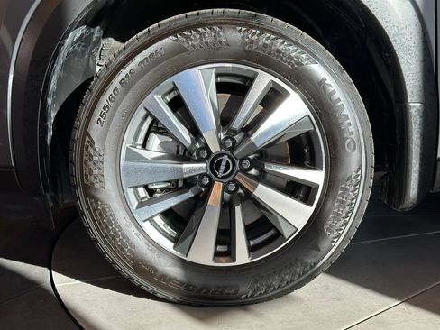 Used 2025 Nissan Pathfinder SL AWD/4WD image 26