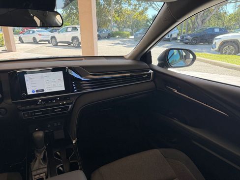 Used 2025 Toyota Camry LE image 29