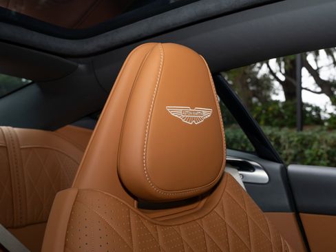 Used 2025 Aston Martin DB12 Coupe image 22
