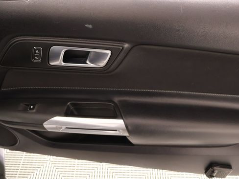 Used 2019 Ford Mustang Coupe RWD image 14