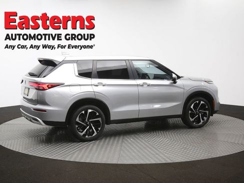 Used 2023 Mitsubishi Outlander SE AWD/4WD image 41