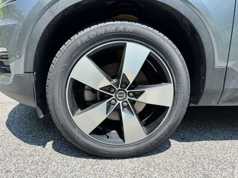 Used 2019 Volvo XC40 T5 Momentum AWD/4WD image 2