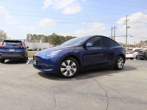 Used 2023 Tesla Model Y AWD image 6