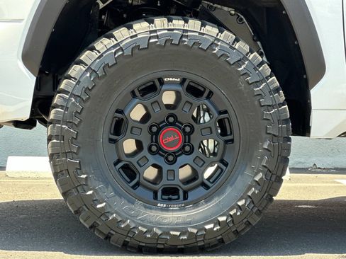 Used 2026 Toyota Tundra Limited AWD/4WD image 23