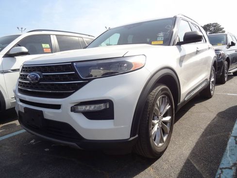 Used 2023 Ford Explorer XLT w/ Equipment Group 202A image 2