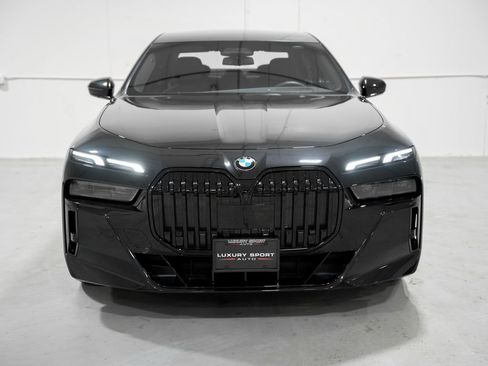 Used 2023 BMW 760i xDrive image 5