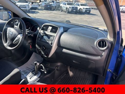 Used 2017 Nissan Versa SV image 5