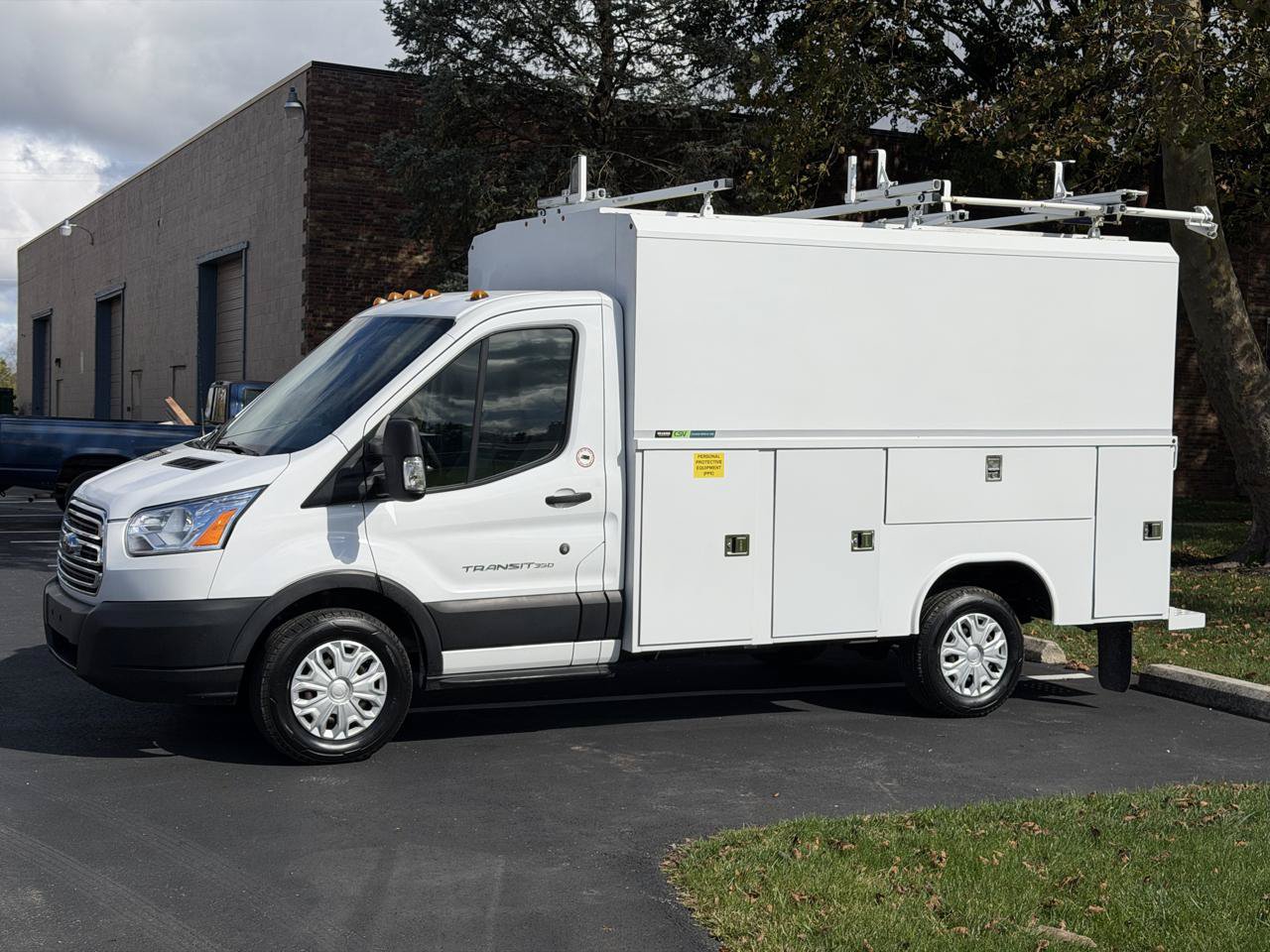 Used 2019 Ford Transit 350 138 RWD image 2