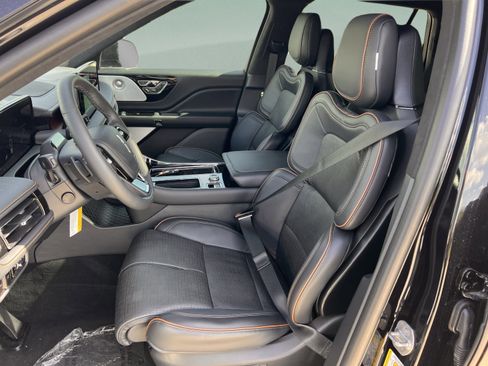 New 2025 Lincoln Aviator Black Label AWD/4WD image 21