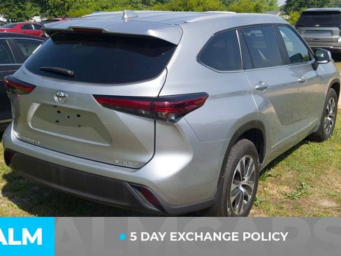 Used 2023 Toyota Highlander XLE AWD/4WD image 4