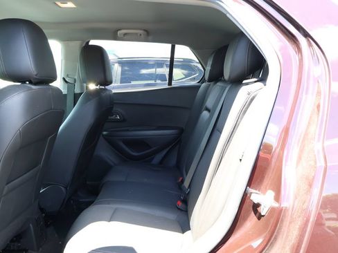 Used 2022 Chevrolet Trax LT w/ LT Convenience Package AWD/4WD image 29