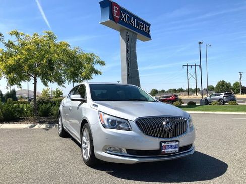 Used 2016 Buick LaCrosse image 2