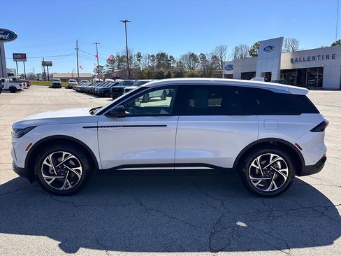 Used 2024 Lincoln Nautilus Premier w/ Equipment Group 102A image 6