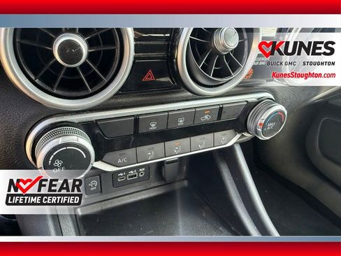 Used 2025 Nissan Sentra SV FWD image 29