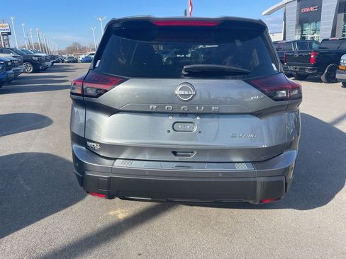 Used 2024 Nissan Rogue SV image 4