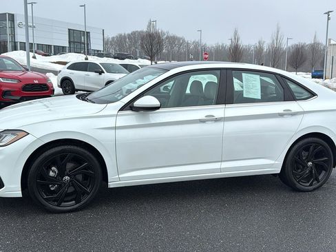 Used 2025 Volkswagen Jetta SE w/ Sunroof Package image 11