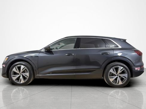 Used 2024 Audi Q8 e-tron Premium Plus AWD/4WD image 2