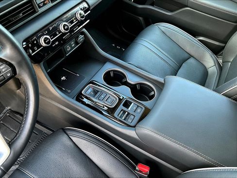 Used 2025 Honda Pilot Elite image 18