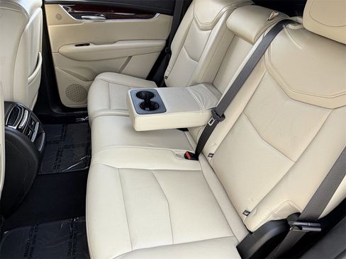 Used 2018 Cadillac XT5 Luxury w/ Driver Awareness Package image 17