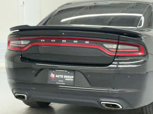 Used 2018 Dodge Charger SXT w/ Blacktop Package image 12