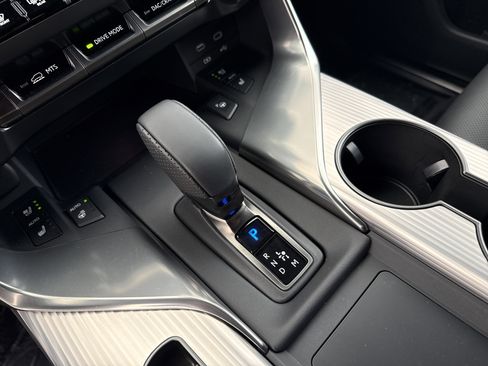 Used 2025 Lexus LX 700h F Sport image 24