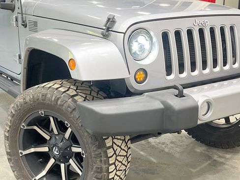 Used 2016 Jeep Wrangler Unlimited Sahara w/ Connectivity Group AWD/4WD image 32