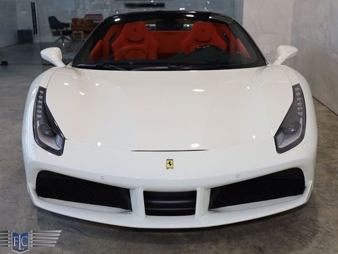 Used 2019 Ferrari 488 Spider image 7