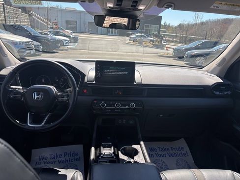 Used 2023 Honda Pilot Touring image 9