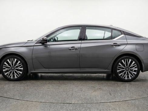 Used 2025 Nissan Altima 2.5 SV FWD image 5