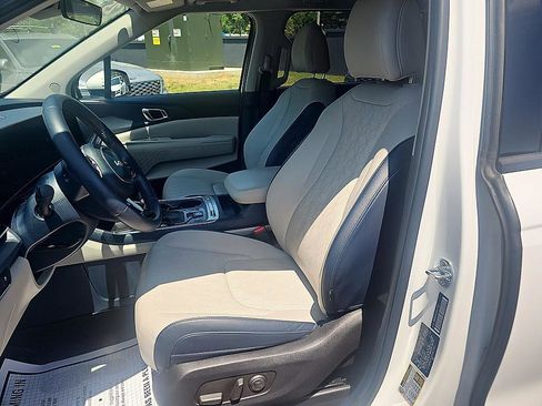 Used 2025 Kia Carnival SX FWD image 15