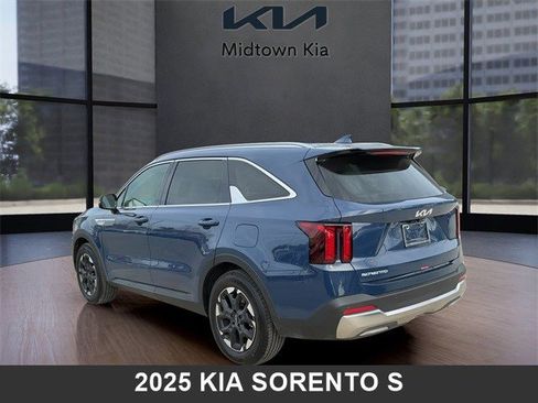 Certified 2025 Kia Sorento S image 5
