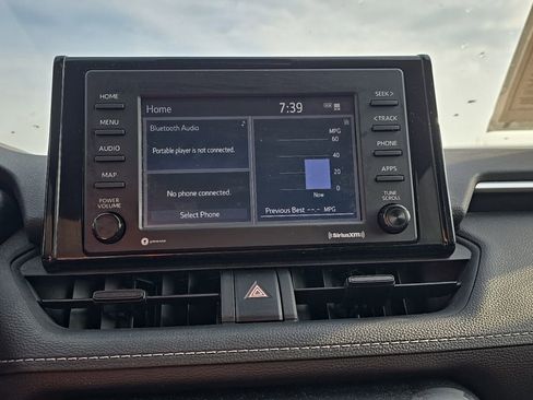 Used 2021 Toyota RAV4 LE AWD/4WD image 15
