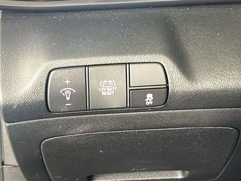 Used 2025 Hyundai Elantra SEL FWD image 20
