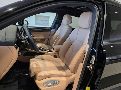 New 2026 Porsche Macan AWD/4WD image 4