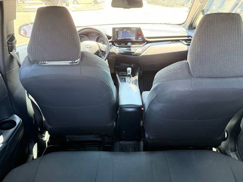 Used 2018 Toyota C-HR XLE FWD image 39