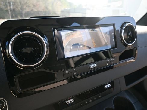 Used 2025 Mercedes-Benz Sprinter 2500 image 14