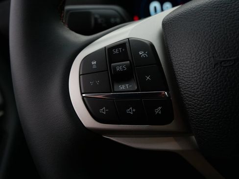 Used 2026 Ford Explorer Active AWD/4WD image 19