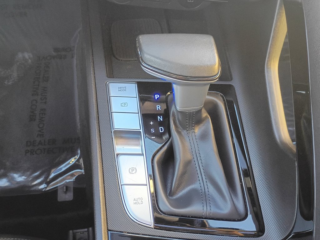 Certified 2025 Hyundai Elantra Limited FWD image 23